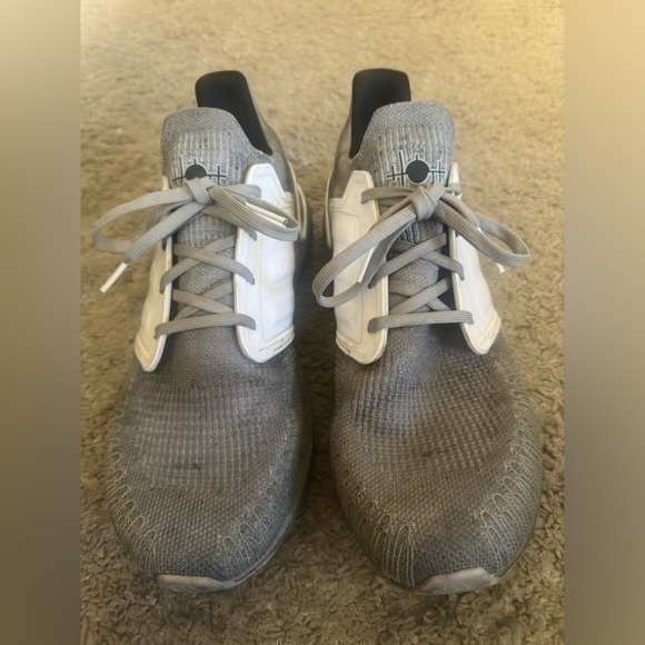 Men’s Size 11.5 Adidas Ultraboost 20 x James Bond 007 Men's Sneakers Grey FY0647 - Picture 1 of 9